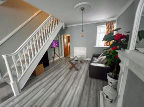 Spacious Retreat - Remote Worker & Family Friendly